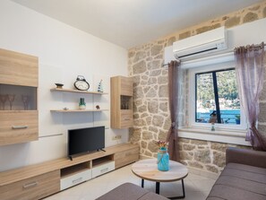 TV - Sonnenaufgang an der Adria - Strandhaus by Interhome (Blace)