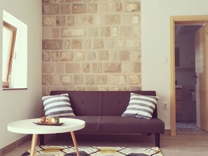 Living area - Steinhaus am Wasser - OFF THE GRID ESCAPE by Interhome (Vis/Vis)