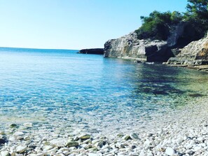 Beach - Steinhaus am Wasser - OFF THE GRID ESCAPE by Interhome (Vis/Vis)