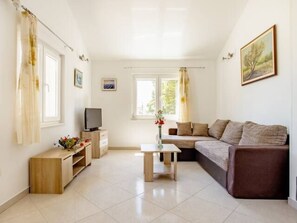 TV - "Lile" mit Blick auf das Wasser by Interhome (Brač/Milna)