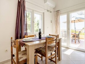 Dining - "Lile" mit Blick auf das Wasser by Interhome (Brač/Milna)
