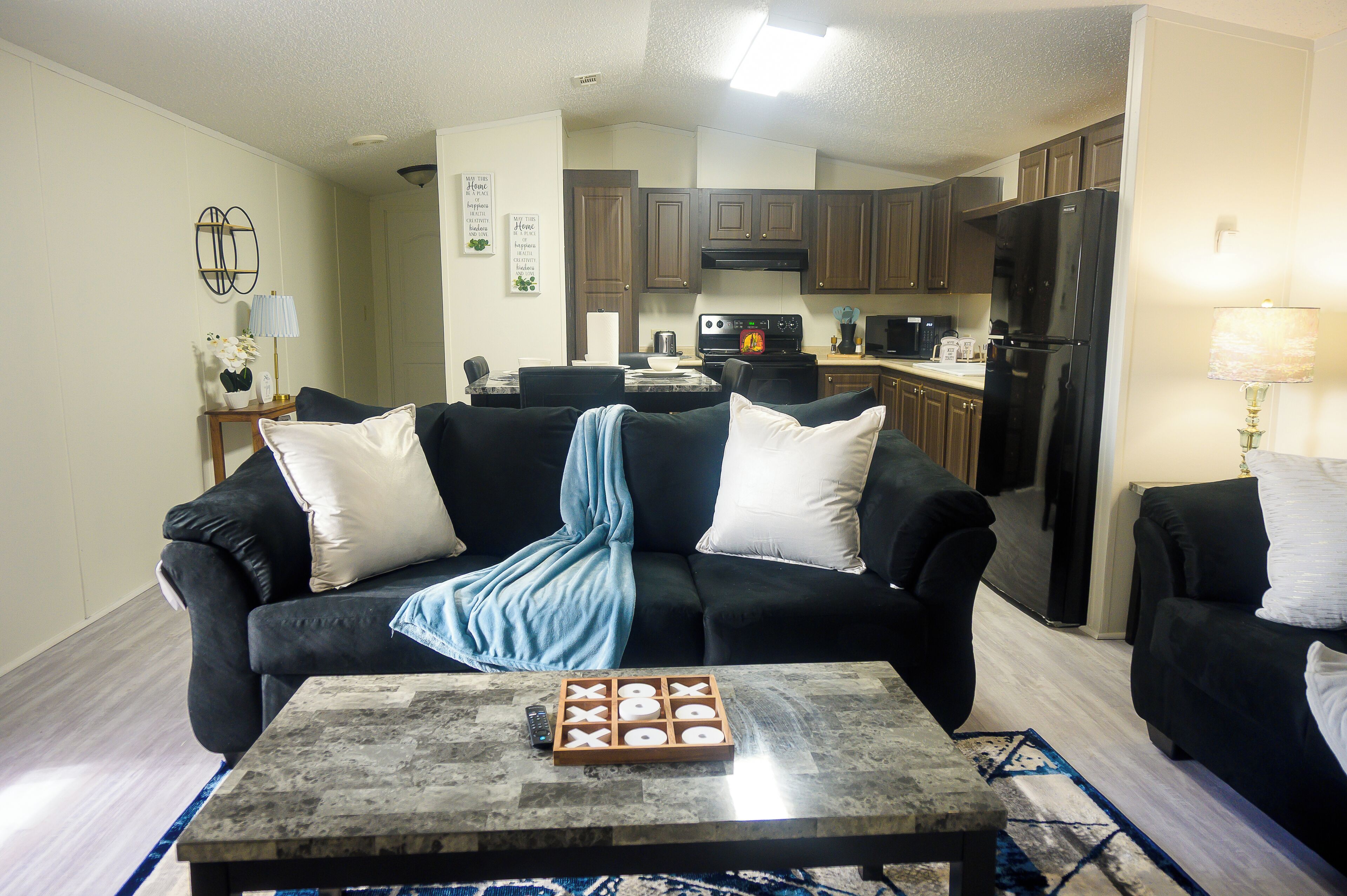 Smart-TV, DVD-spiller og bøker