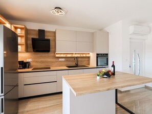 Fridge, microwave, oven, dishwasher - Vacation home "Olea" by Interhome (Pristeg)