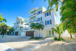 Exterior - Siesta Key Luxe w/ Pool, Rooftop & Steps to Beach (Siesta Key)