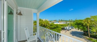 Siesta Key Luxe w/ Pool, Rooftop & Steps to Beach
