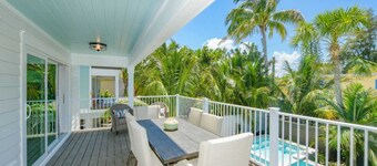 Siesta Key Luxe w/ Pool, Rooftop & Steps to Beach