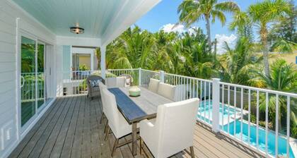 Siesta Key Luxe w/ Pool, Rooftop & Steps to Beach