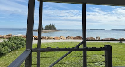 Oceanfront Maine Cottage, Private Shoreline, Sunset Views, Near Lighthouse.
