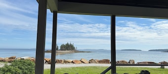Oceanfront Maine Cottage, Private Shoreline, Sunset Views, Near Lighthouse.