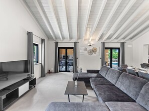 TV - Villa Viktor by Interhome (Bokordici)