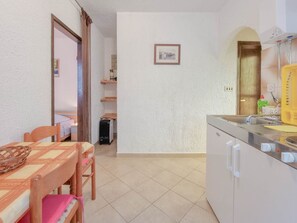 Fridge, cookware/dishes/utensils - Mirjana 2 by Interhome (Novigrad (Istra))