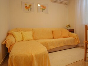 Living area - Erdgeschoss-Ferienwohnung Martinis 2 by Interhome (Novigrad (Istra))