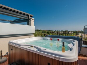 Outdoor spa tub - für 6 Personen ca. 130 m² in Novigrad, Adriaküste Kroatien (Westküste von by Interhome (Novigrad (Istra))