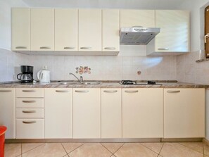 Fridge, cookware/dishes/utensils - Wohnung "Viola" mit Balkon by Interhome (Novigrad (Istra))