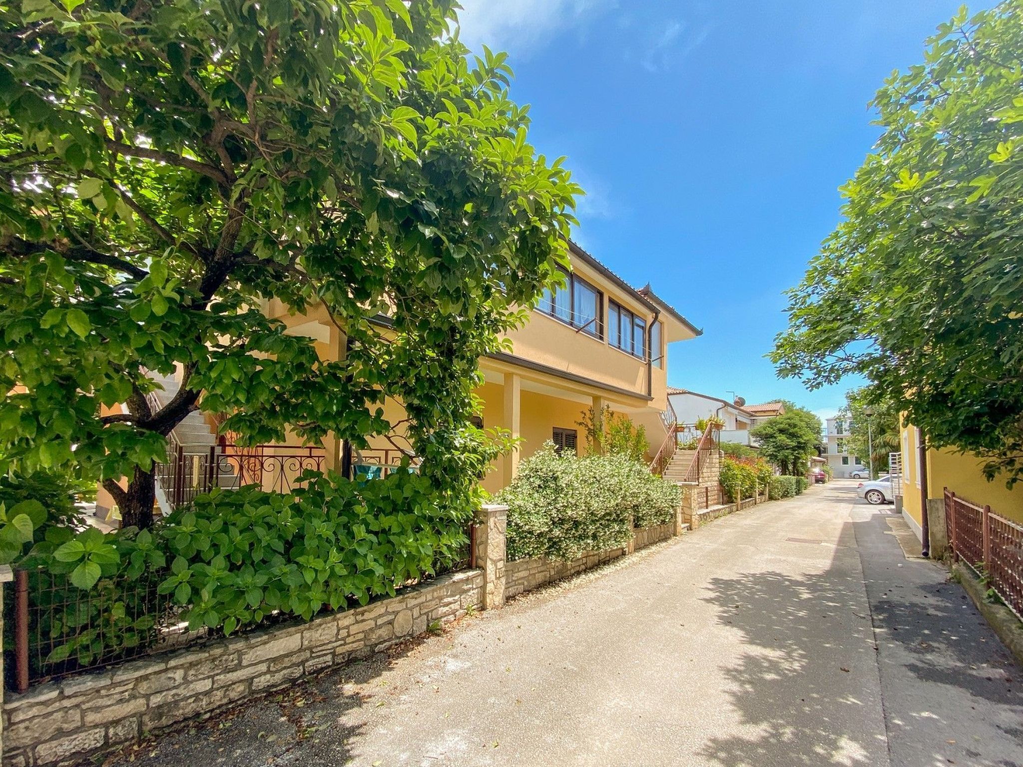 المنطقة المحيطة بالمنشأة