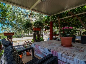 Outdoor dining - Rafi für 5 Personen by Interhome (Buzinija)
