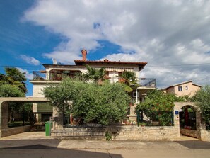 Exterior - Charmante Ferienwohnung Rafi by Interhome (Buzinija)