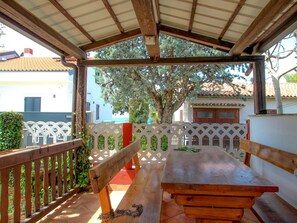 Outdoor dining - Wohnung 20m vom Strand entfernt by Interhome (Buzinija)