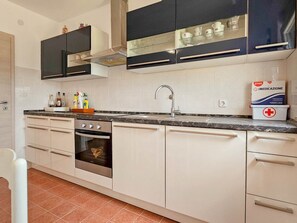Fridge, oven, dishwasher, cookware/dishes/utensils - 3-Zimmer-Wohnung für bis zu 7 Personen by Interhome (Buzinija)