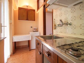 Fridge, cookware/dishes/utensils - für 2 Personen in Umag, Istrien by Interhome (Umag/Juricani)