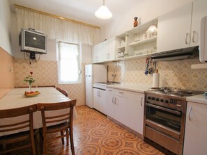 Fridge, microwave, oven, cookware/dishes/utensils - für 8 Personen in Umag, Istrien by Interhome (Umag/Juricani)
