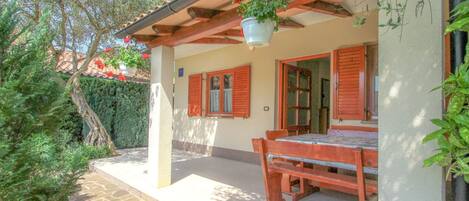 تناول الطعام بالخارج