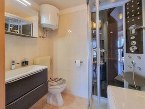 Bathroom - Wohnung 50m vom Meer entfernt für 2-3 Pers. by Interhome (Umag/Savudrija)