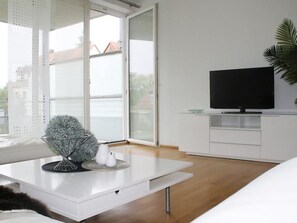 Living area - River Residence Regensburg, großzügige Wohnung für bis zu 3 Personen by Interhome (Regensburg)