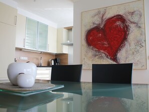 Dining - River Residence Regensburg, großzügige Wohnung für bis zu 3 Personen by Interhome (Regensburg)