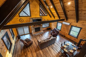 TV, fireplace, DVD player - Spring Getaway Cabin | Hot Tub, Firepit & BBQ (New Philadelphia)