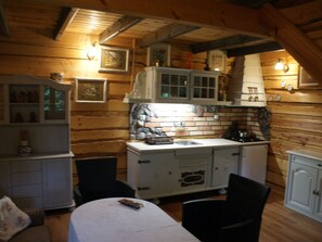 Fridge, cookware/dishes/utensils