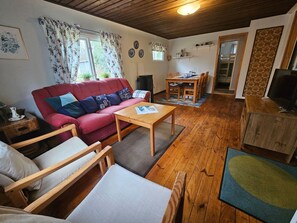 TV - Gemütliches Cottage mit Whirlpool by Interhome (Hallaryd)