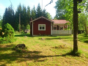 Exterior - Gemütliches Cottage mit Whirlpool by Interhome (Hallaryd)