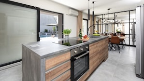 Frigorifero, microonde, forno, lavastoviglie