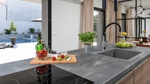 Frigorifero, microonde, forno, lavastoviglie