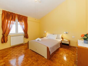 Room - "Zara" mit Blick auf das Wasser by Interhome (Krneza)