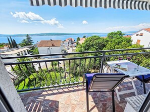 Outdoor dining - Appartement mit Balkon und Meerblick by Interhome (Crikvenica)