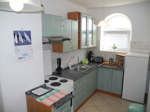 Fridge, oven, cookware/dishes/utensils - Wohnung 100m vom Strand entfernt by Interhome (Crikvenica)