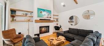 Luxury Modern Getaway South Tulsa, Full Gym, Arcade, Surround Sound, Fire Pit,