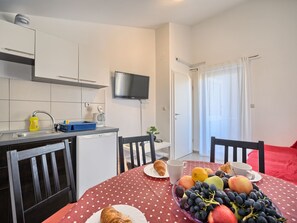 Dining - Ferienapartment für sechs Personen by Interhome (Trogir/Okrug Donji)