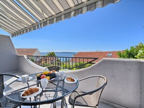Outdoor dining - Ticic 3, Ciovo Sleeps 4 by Interhome (Trogir/Okrug Donji)