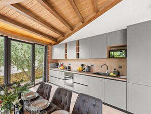 Fridge, microwave, oven, dishwasher - Villa Luna by Interhome (Bokordici)