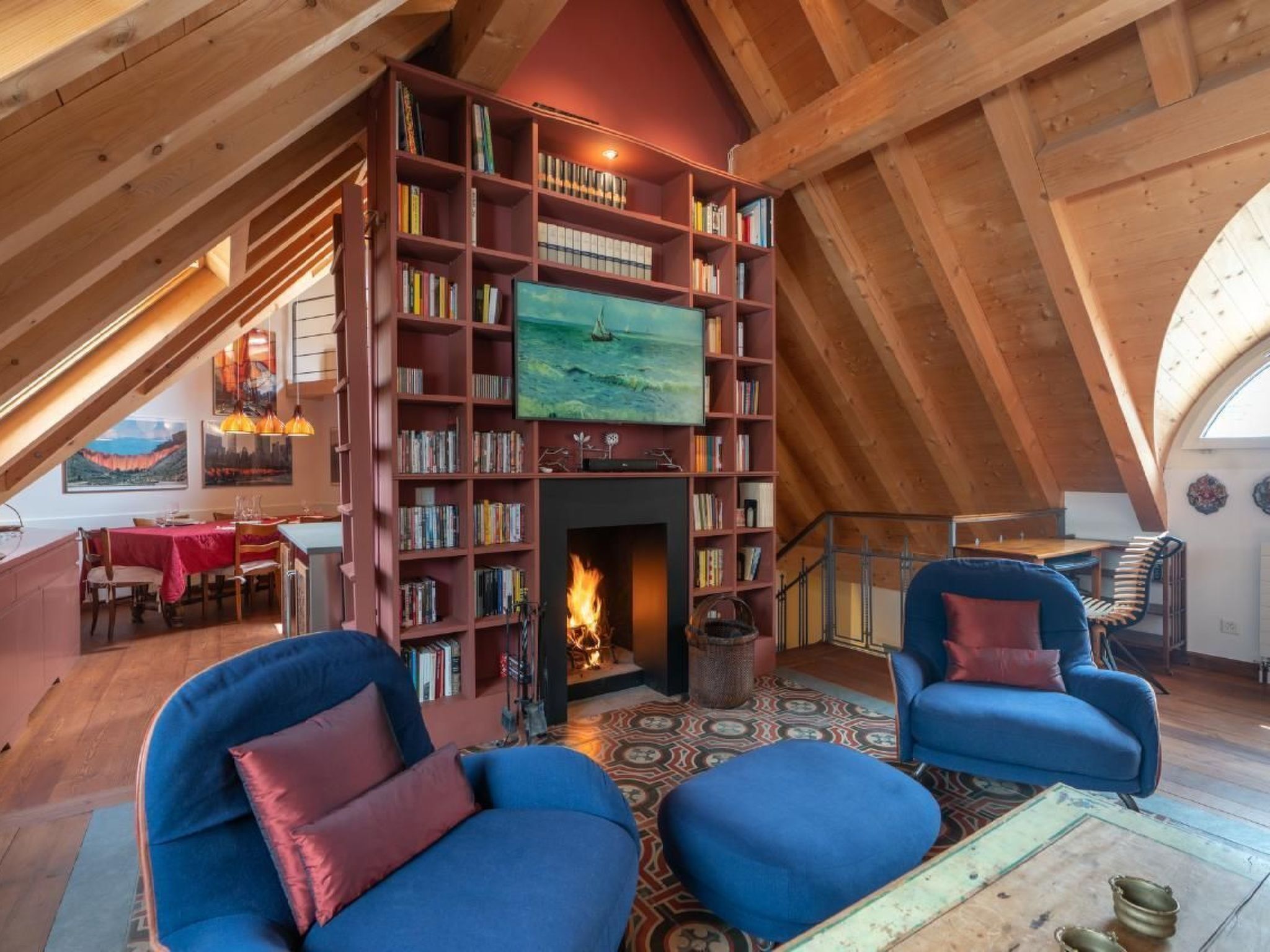 TV, fireplace