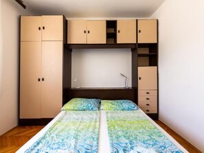 Room - Wohnung in Portorož, sicherer Parkplatz, direkt am Strand by Interhome (Portorož)