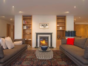 TV - Residenz Alpenrose31 by Interhome (Sils Maria)