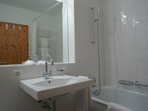 Bathroom - Residenz Alpenrose25 by Interhome (Sils Maria)