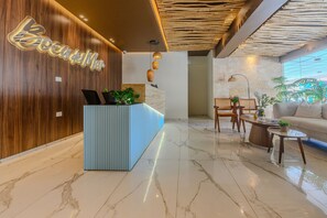 Classic Apartment | Lobby