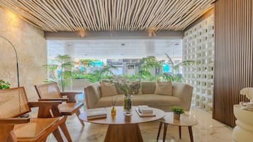 Classic Apartment | Lobby