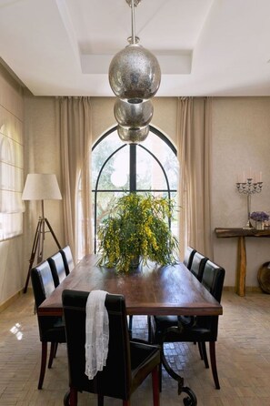 Dining - Grandiose Villa ,5 Schlafzimmer in der Nähe des Zentrums . by Interhome (Marrakech)
