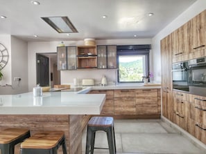 Kühlschrank, Mikrowelle, Ofen, Geschirrspüler